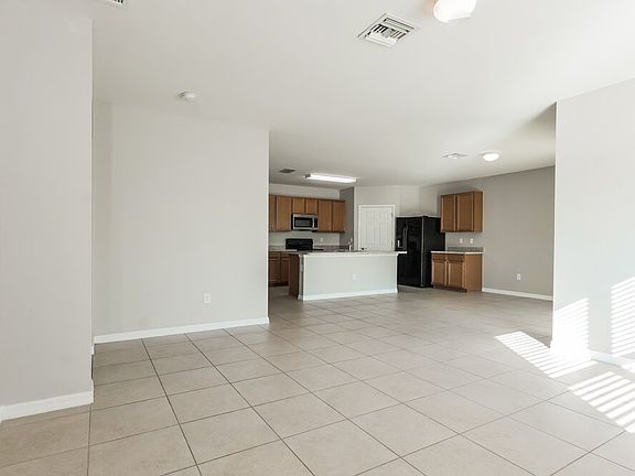 5th image of 4413 SW 15th Ave