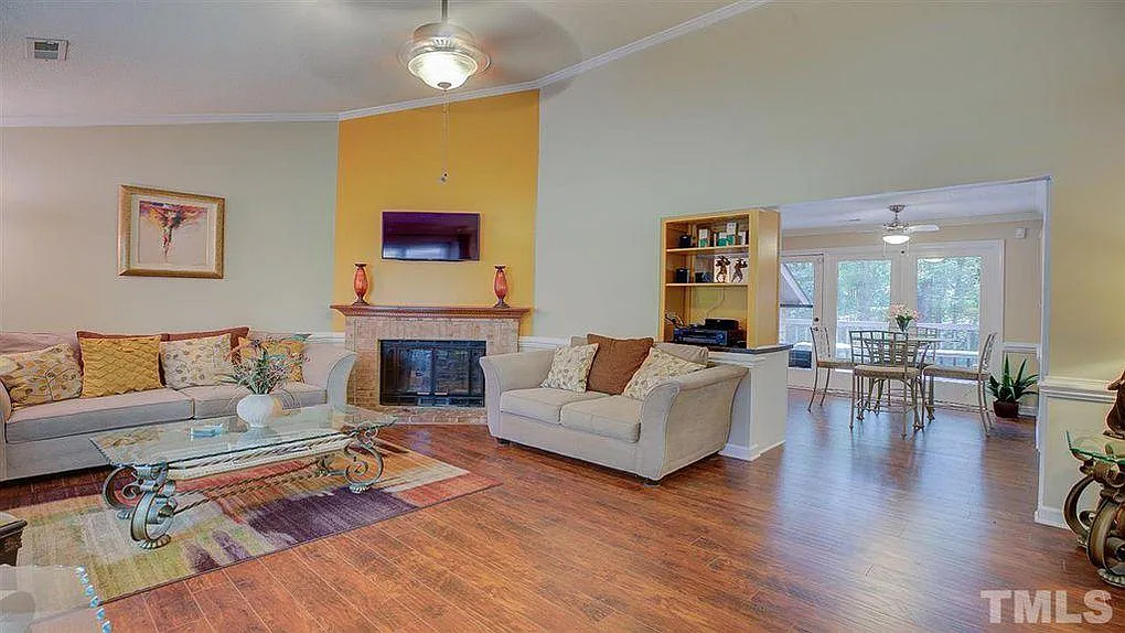 3 bed, 1320 sqft, $1,850 — Photo 2