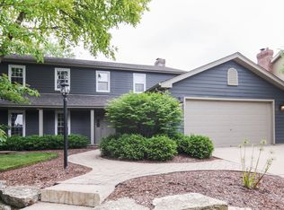 2472 Barkdoll Rd, Naperville, IL 60565