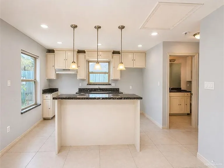 1206 E Maurer St — Photo 15