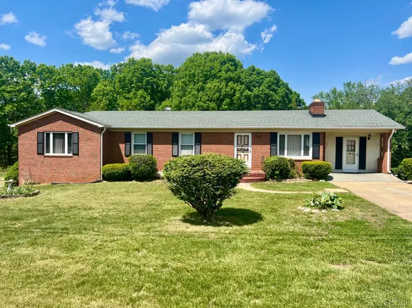 457 Amelon Rd, Madison Heights, VA 24572