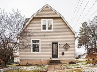 406 N 4th St, Bellevue, IA 52031