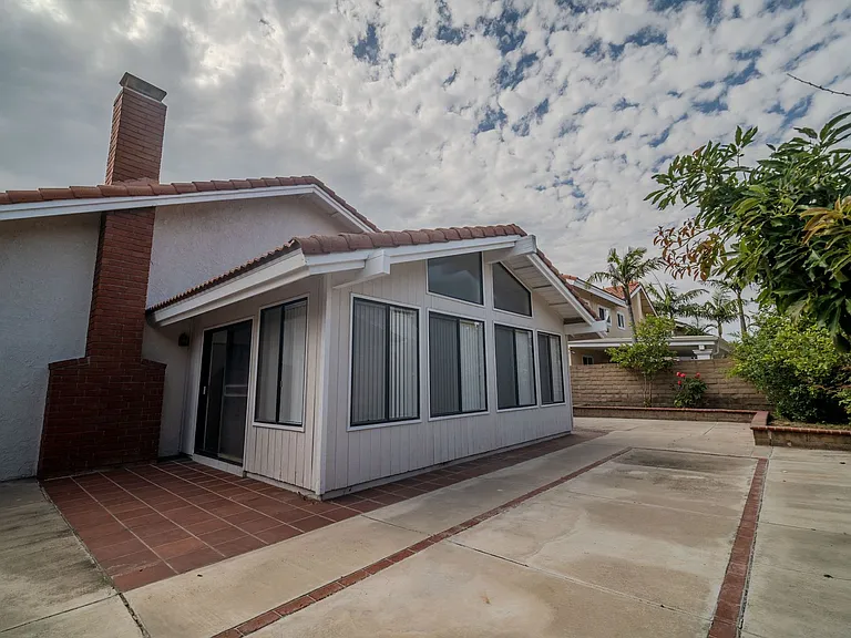 18950 Mount Walton Cir — Photo 36