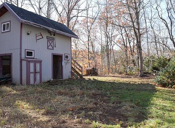 2 STORY / 1 STALL BARN W/ W...