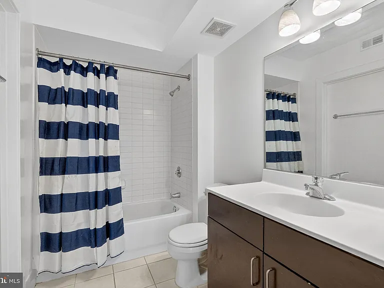 1000 New Jersey Ave SE #609 — Photo 16