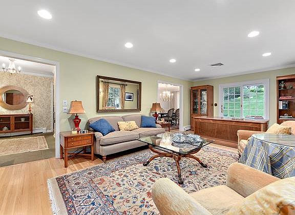 5th image of 15 Appleby Dr