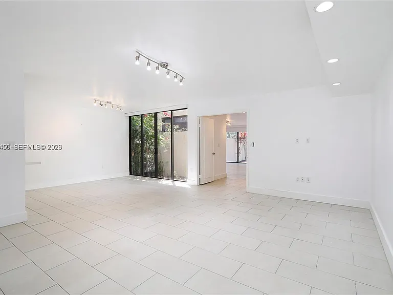 8124 SW 87th Ter — Photo 9