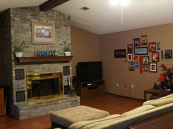 5th image of 109 Dawn Cir
