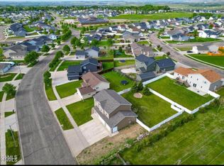 5115 37th Ave NW, Mandan, ND 58554