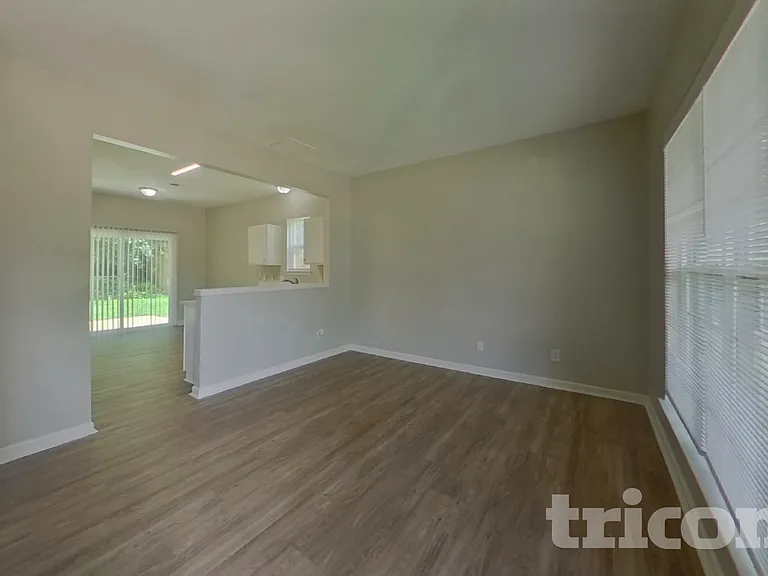 5400 Peachwood Dr — Photo 2