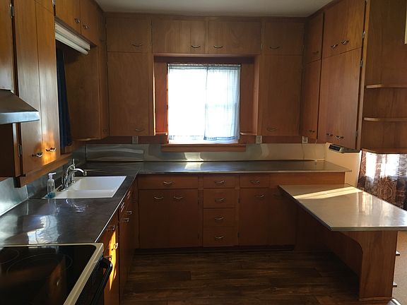 Kitchen 11'8 x 11'2