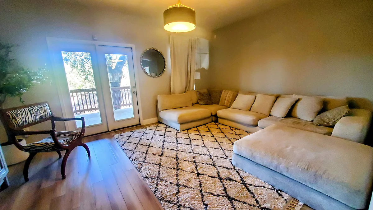 Living Area - 10111 Divine Breeze