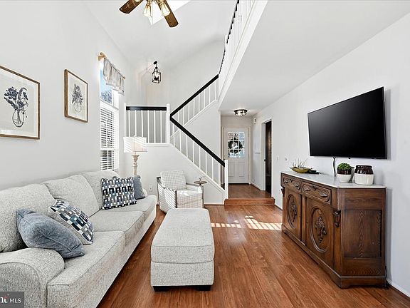 4th image of 32 Fenton Wood Dr