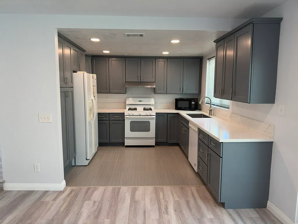 4 bed, 1884 sqft, $3,850 — Photo 3