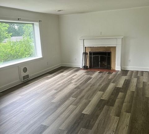 4th image of 2023 Hickory Dr NW