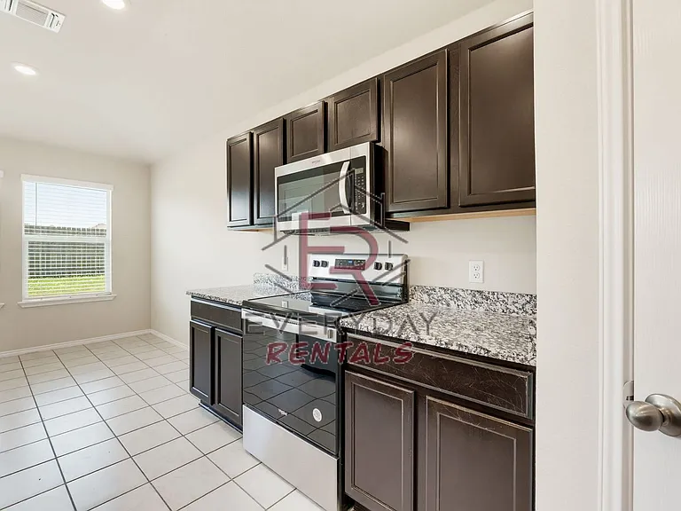 5605 Madelyn Dr — Photo 7