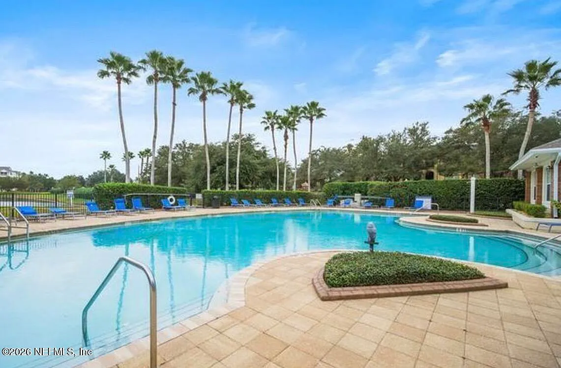 2 bed, 2.0 bath, 1112 sqft, $1,550 — Photo 2