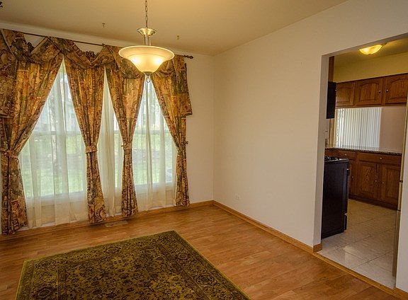 4th image of 824 Oakwood Dr