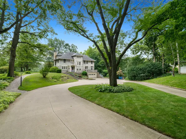 706 E Fellows St, Dixon, IL 61021