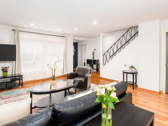 2nd image of 2201 W Rosemont Ave #C