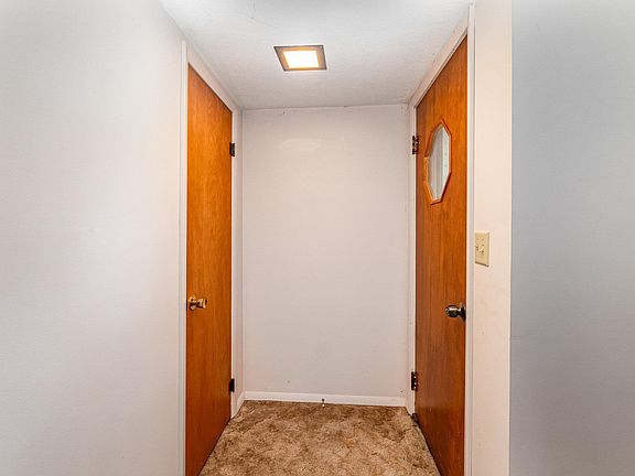 3rd image of 204 Beverly Dr