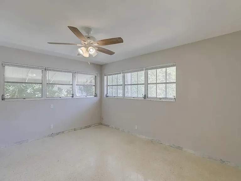 2041 Coral Reef Dr — Photo 31