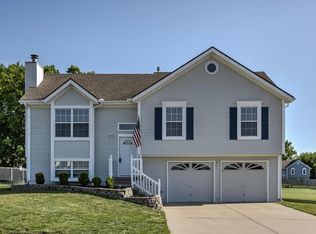 1704 Lynne Cir, Greenwood, MO 64034