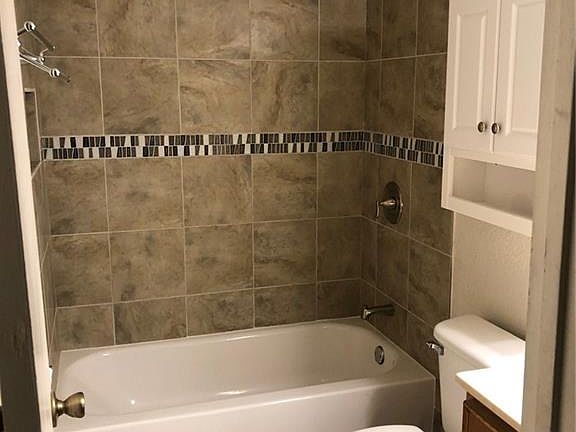 4th image of 1504 Oakdale Cir APT A
