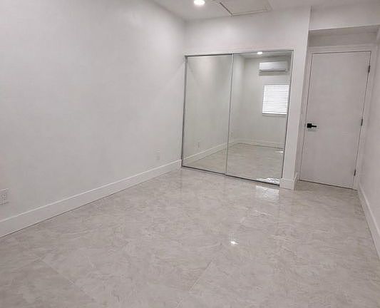 5th image of 916 NE 2nd St Unit B