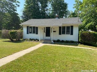202 Oakwood Rd, Pt Jefferson, NY 11777
