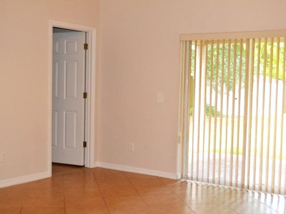 2nd image of 325 Heritage Estates Ln