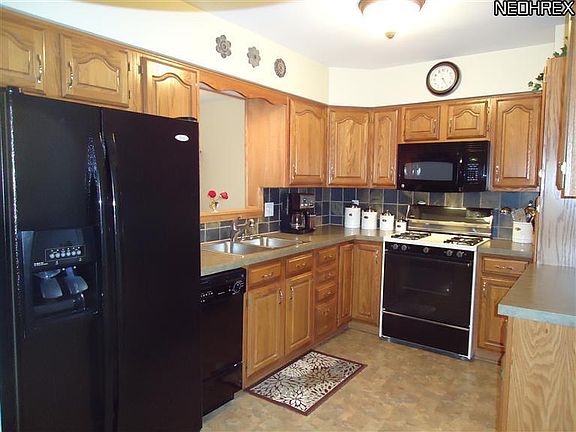 4th image of 142 E 293rd St