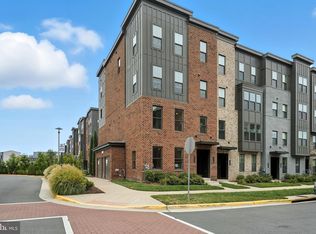 2254 Woodland Gap Ter, Herndon, VA 20171