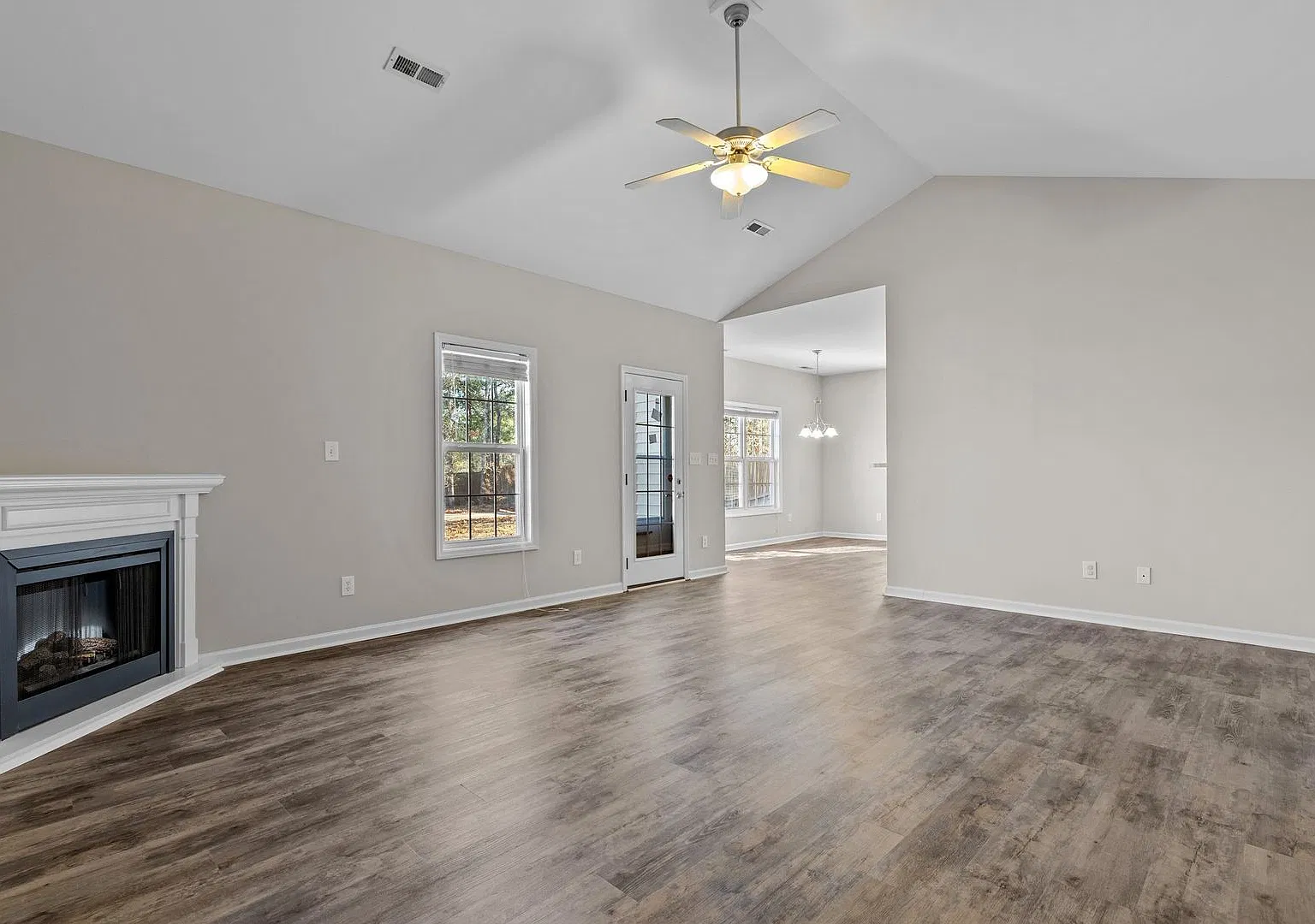 3 bed 2 bath in Broadway! — Photo 3