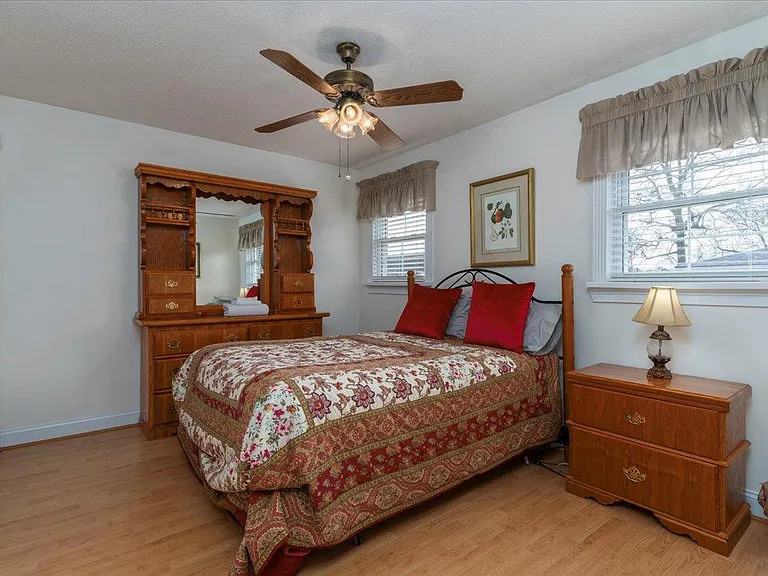 109 Swan Dr — Photo 23