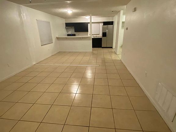 4th image of 912 Pine Ave #B