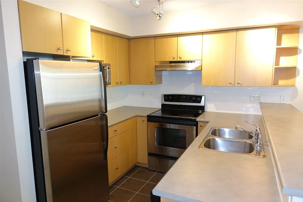 2 bed, 912 sqft, $2,600 — Photo 2