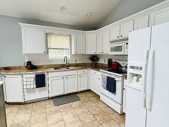 Spacious kitchen
