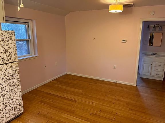 2nd image of 912 Virginia Ave