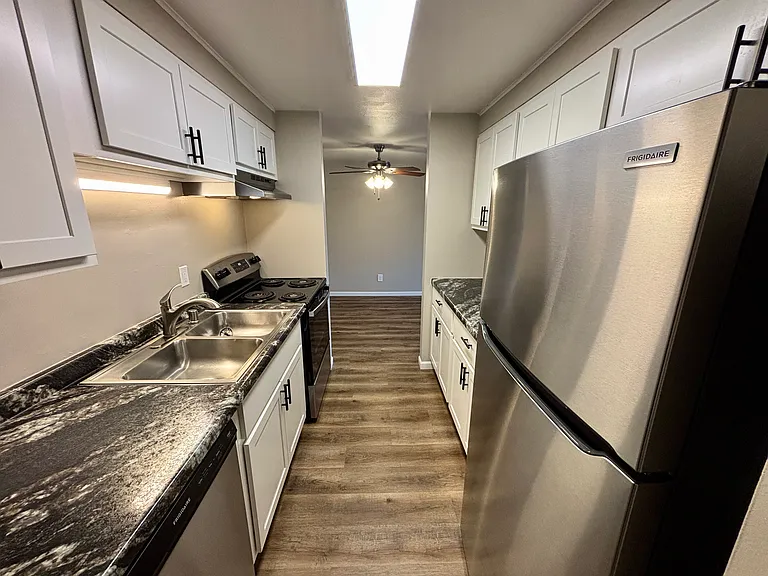 1120 Ann St #4 — Photo 9