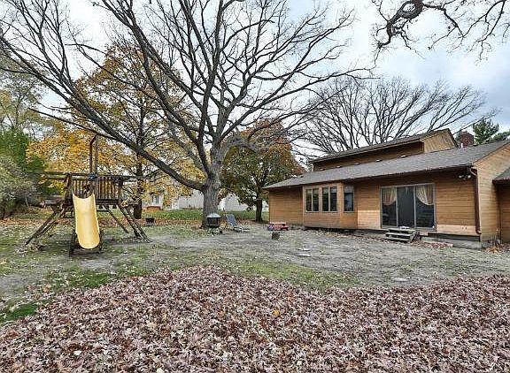 3rd image of 2190 McMenemy St