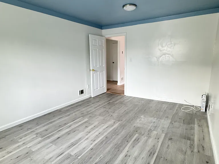 76 Berry Ave #1 — Photo 15