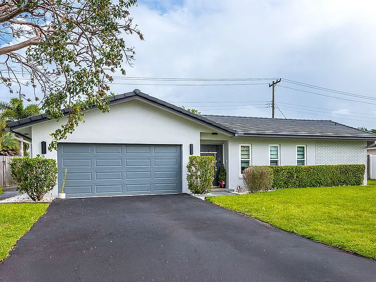 115 Saint Cloud Ln — Photo 3