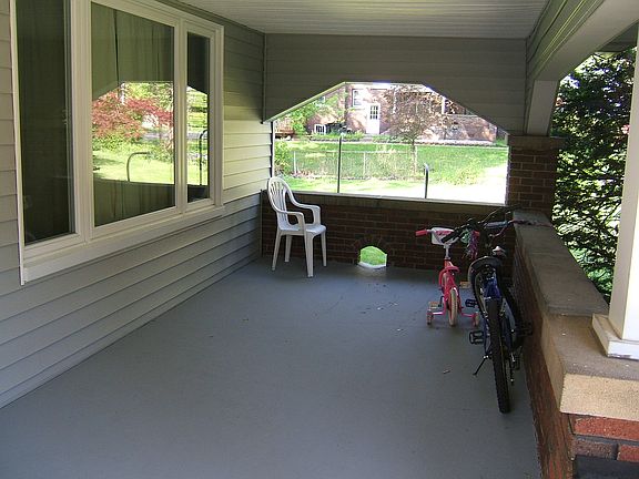 3rd image of 879 Eastland Ave