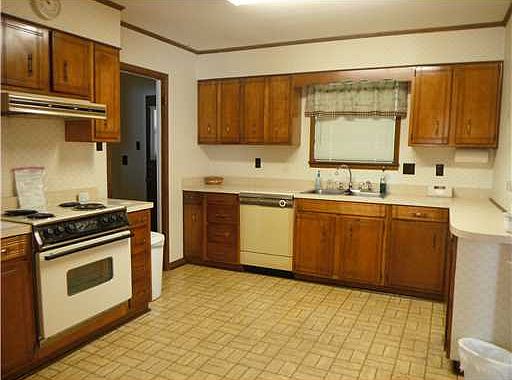 5th image of 1311 Queen Park Cir