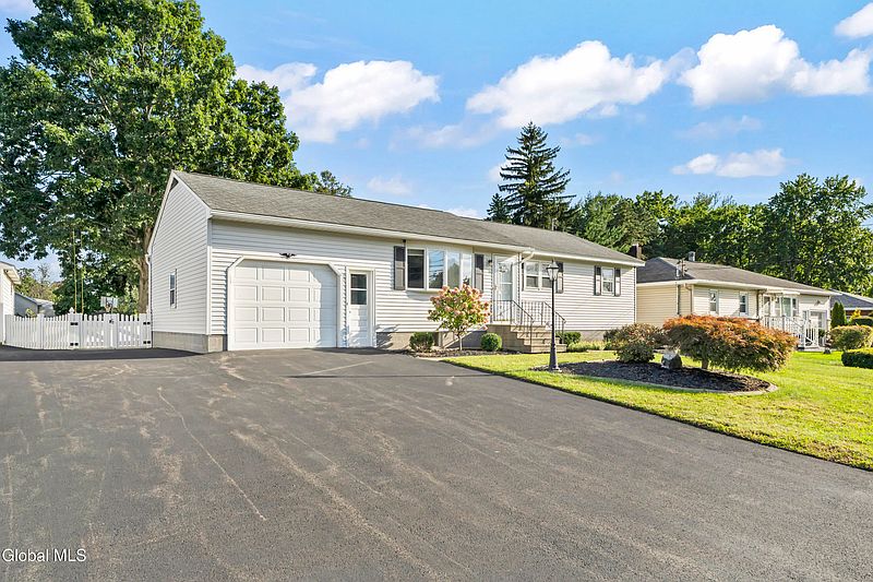 2nd image of 40 Ahl Avenue