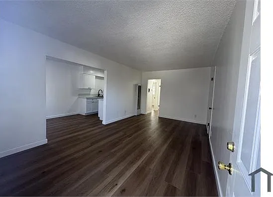1358 W 37th St #2 — Photo 1