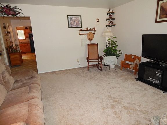 4th image of 22 Woodlawn St