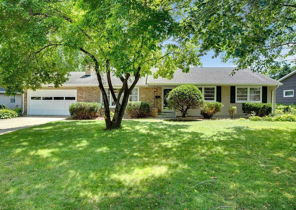 1st image of 6925 Hillcrest Ln