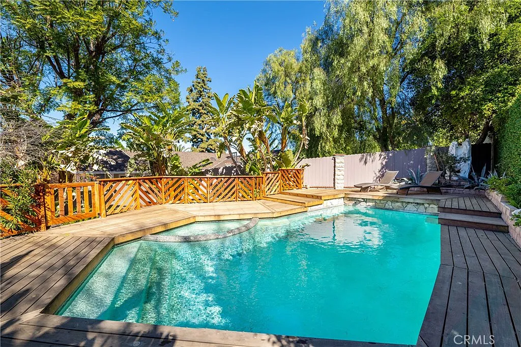 4 bed, 2510 sqft, $7,999 — Photo 1